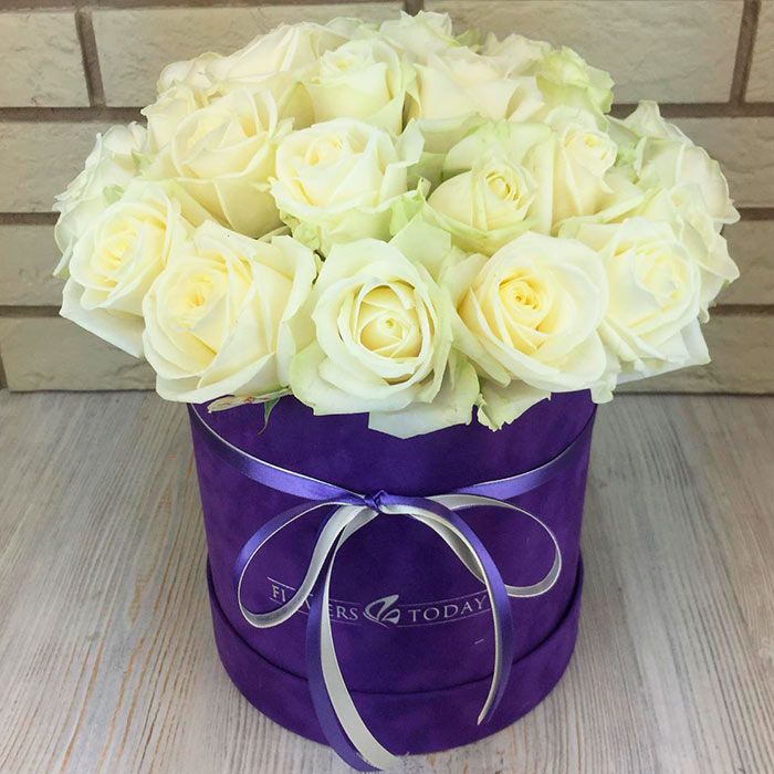 Белые розы в шляпной коробке цветы с доставкой тула на дом