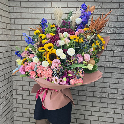 Подсолнухи, розы и экзотика