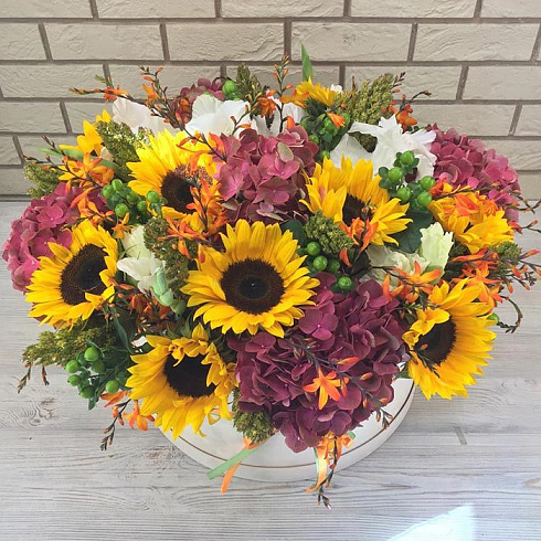 Подсолнухи и экзотика в коробке