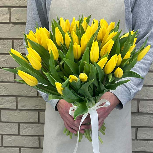 Букет из желтых тюльпанов