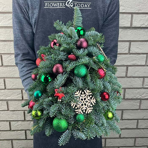 Собранная ёлка из живой ели