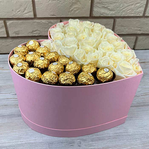 Сердце из роз и конфет
