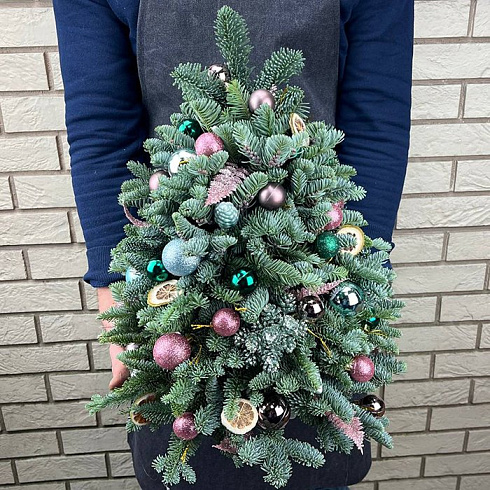 Собранная ёлка из живой ели