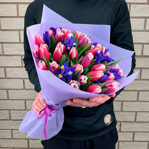 Тюльпаны и ирисы