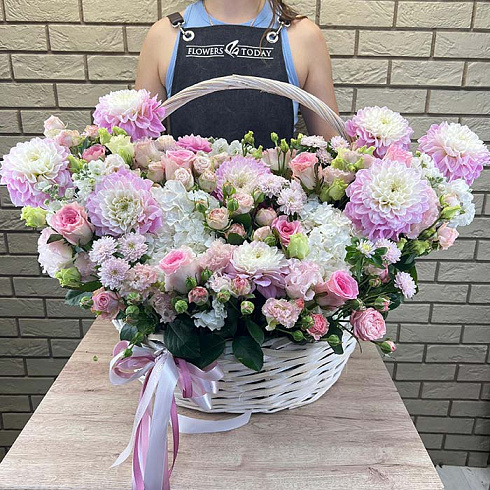 Георгины, гортензии, розы микс и эустомы