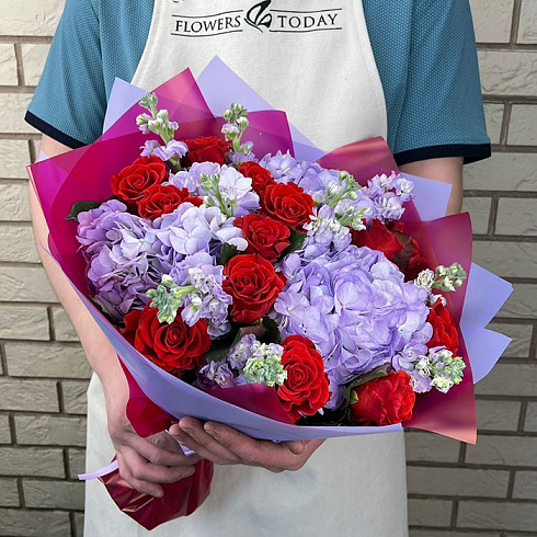 Гортензии, маттиолы и розы