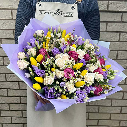 Розы, эустомы, тюльпаны