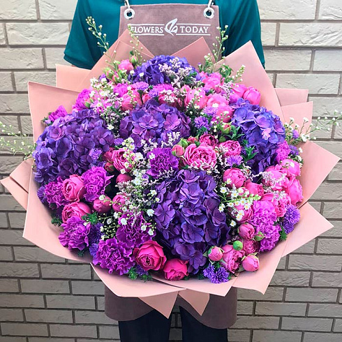 Гортензии, пионовидные розы, гвоздики