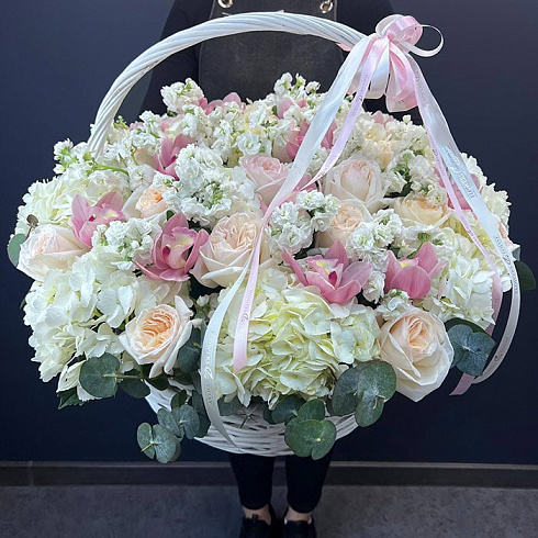 Пионовидные розы, орхидеи, гортензии