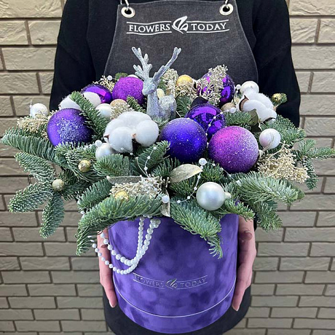 Фиолетовая ёлочная композиция