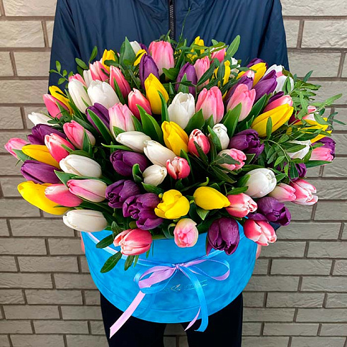 101 тюльпан микс в коробке