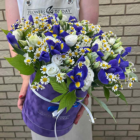 Эустомы, ирисы и ромашки