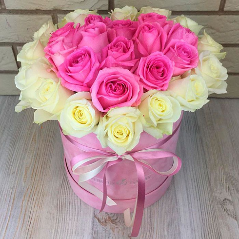 Сердце из розовых роз