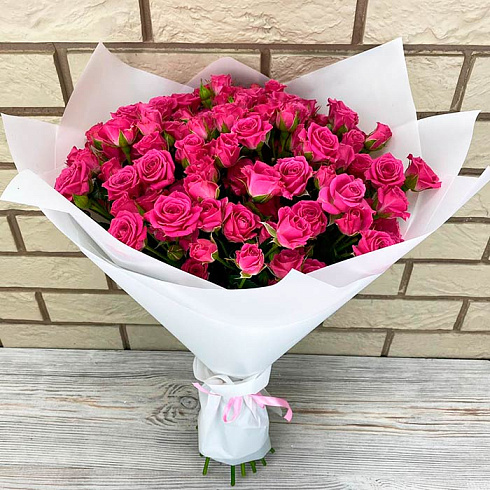 Малиновые кустовые розы