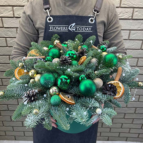 Зеленая ёлочная композиция