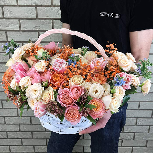 Пионовидные и кустовые розы, тюльпаны и экзотика