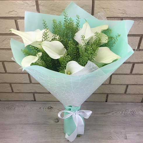 Каллы с зеленью