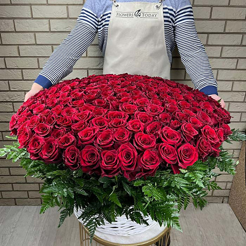 201 роза с крупным бутоном в корзине