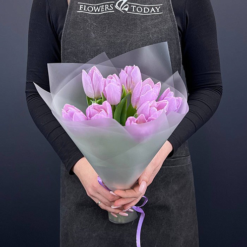 Фиолетовые тюльпаны в матовой упаковке