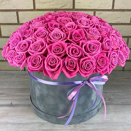 101 розовая роза в коробке