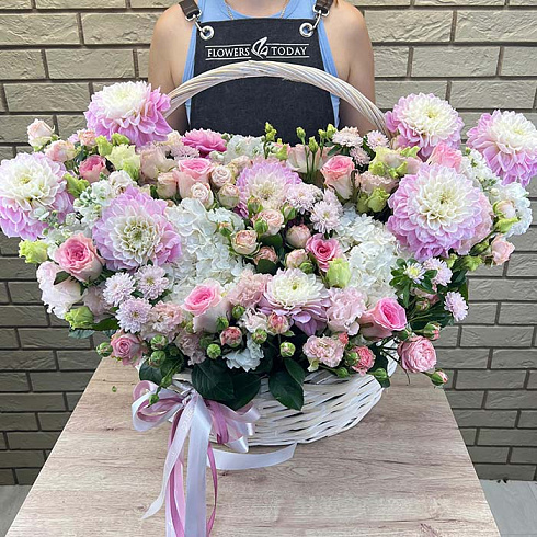 Георгины, гортензии, розы микс и эустомы