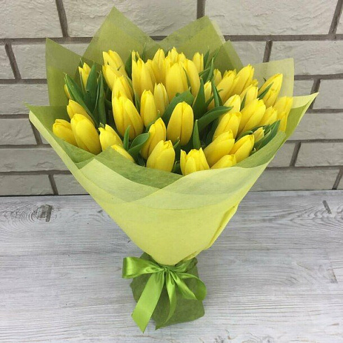 Букет из желтых тюльпанов