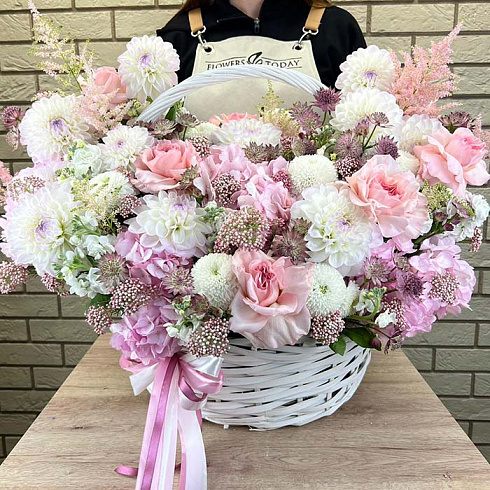 Георгины, розы, маттиолы, гортензии