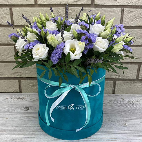 Эустома и статица в бархатной коробке