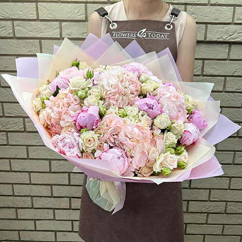 Пионы, гортензии и кустовые розы