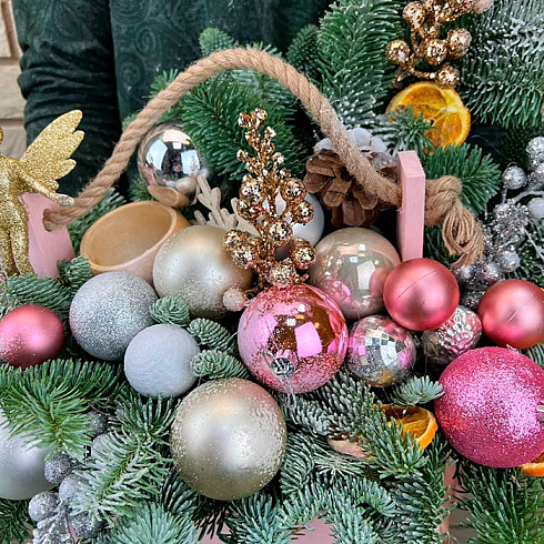 Новогодняя композиция в ящике