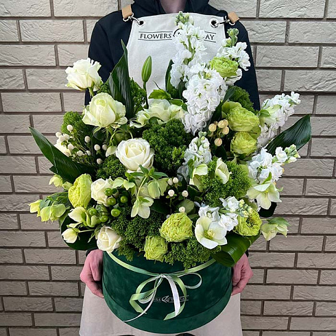 Мужская композиция из роз, маттиолы и экзотики