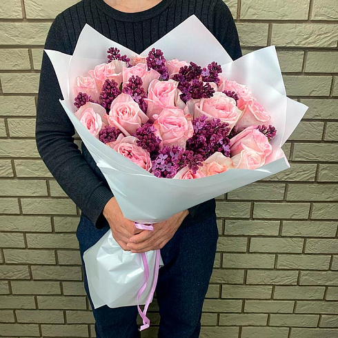 Сирень и пионовидные розы