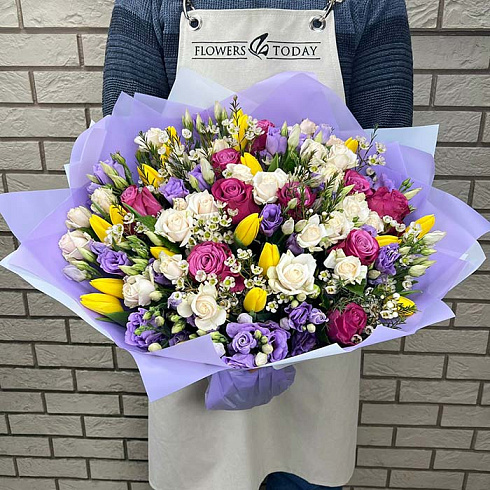 Розы, эустомы, тюльпаны