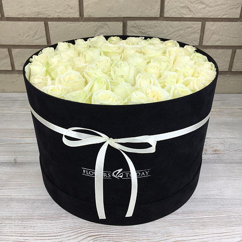 51 белая роза в коробке