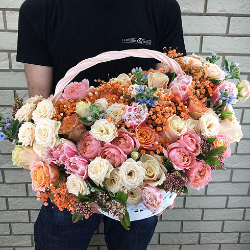 Пионовидные и кустовые розы, тюльпаны и экзотика