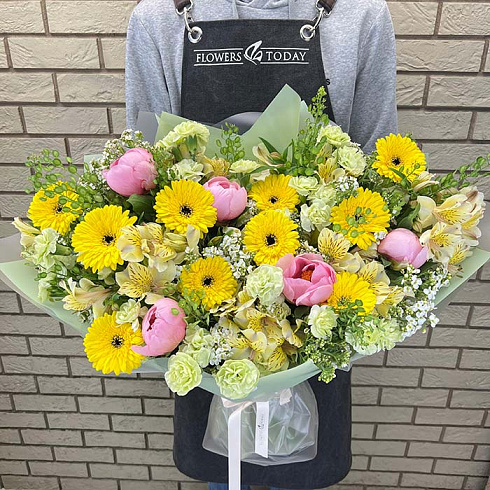 Герберы, пионы, альстромерии и гвоздики