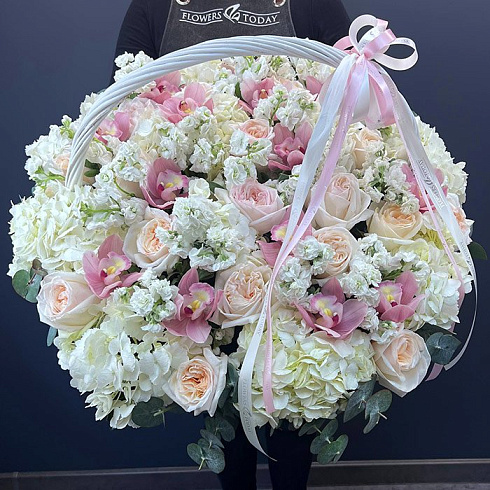 Пионовидные розы, орхидеи, гортензии