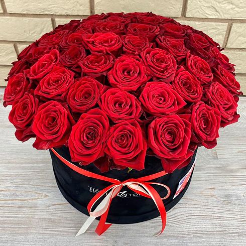 51 роза в коробке
