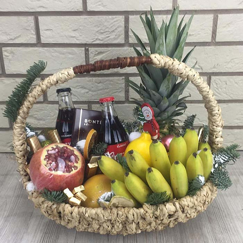 Фруктовая корзинка с конфетами