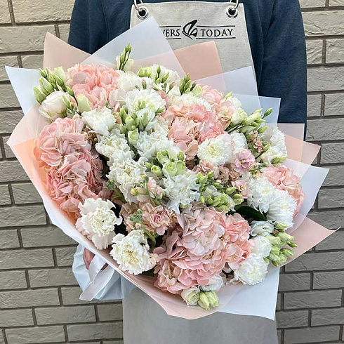 Гортензии, эустомы, гвоздики