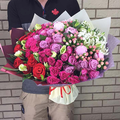 Пионы, розы, альстромерии