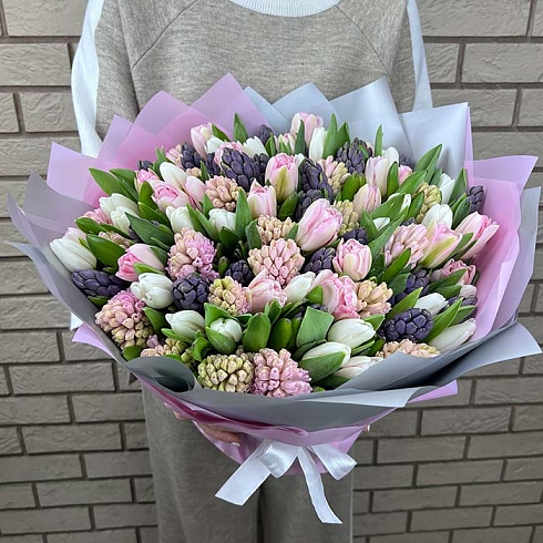 Гиацинты микс и тюльпаны