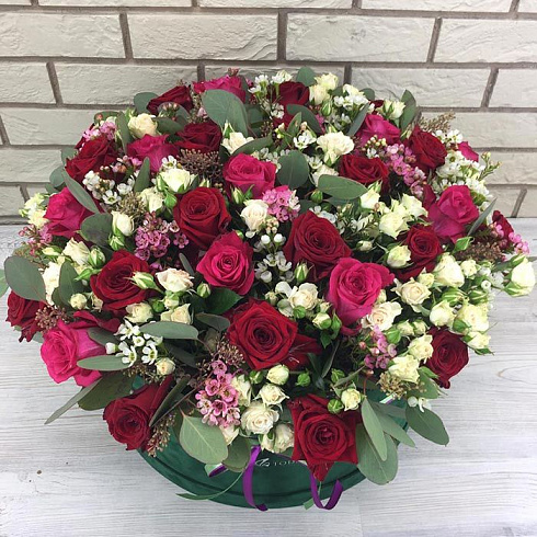 Розы и экзотика в бархатной коробке