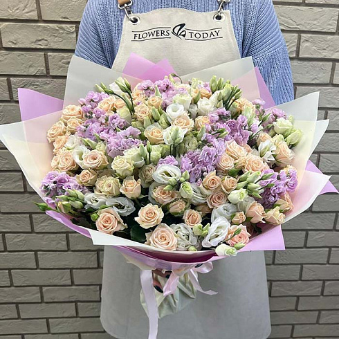 Эустомы, маттиолы, кустовые розы