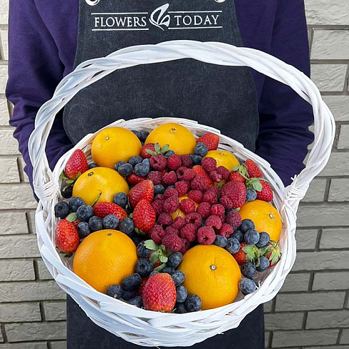 Апельсины и ягоды