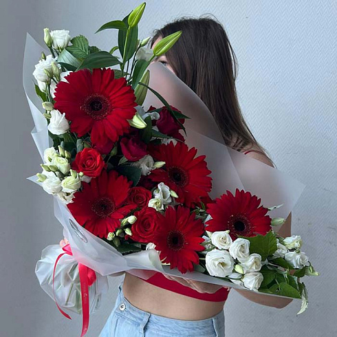 Герберы, эустомы, розы