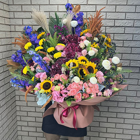 Подсолнухи, розы и экзотика