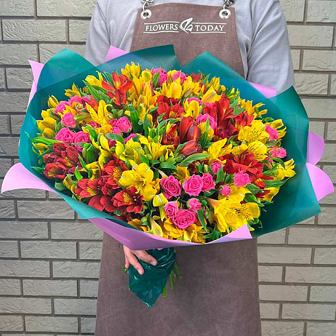 Альстромерии и кустовые розы