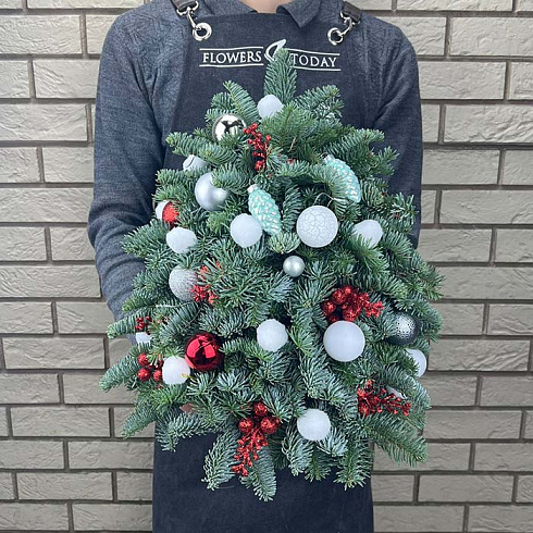 Ёлка с игрушками