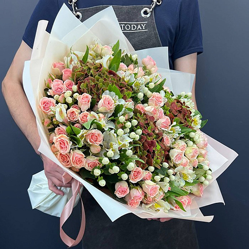 Нежный букет с гортензией